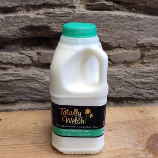 Totally Welsh. Semi Skimmed Milk. 1 Pint