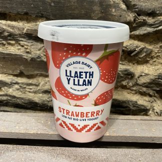 Llaeth Y Llan. Strawberry Yogurt. 450g
