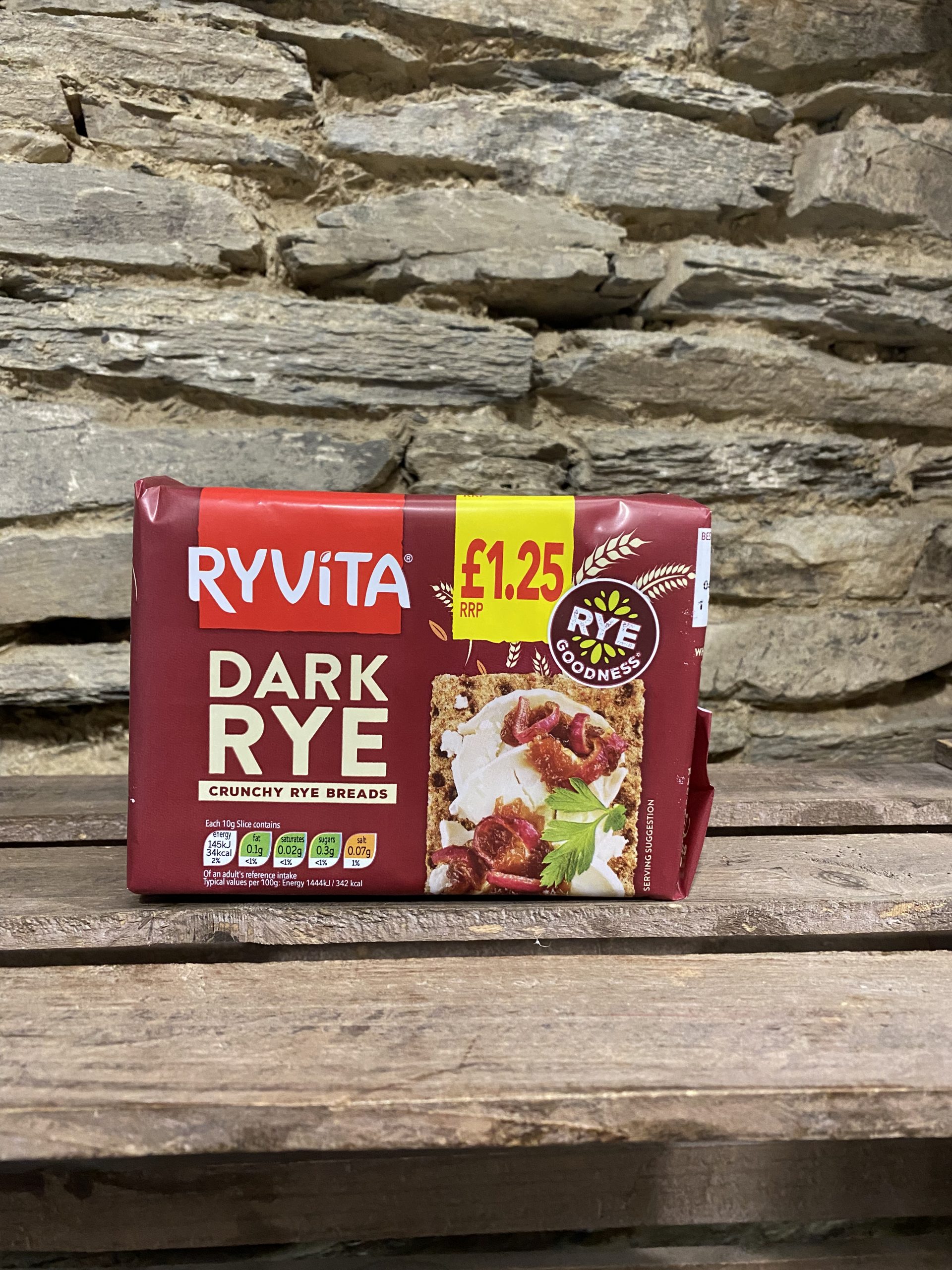 Ryvita. Dark Rye Crackers. 200g Siop Y Pentre